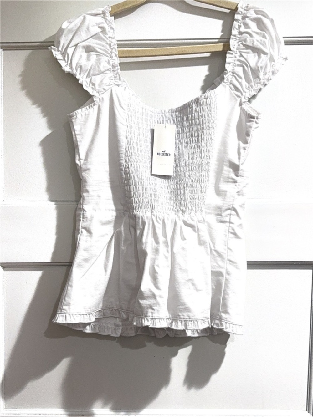 Hollister White Button Down short sleeve Blouse NWT - Picture 2 of 3